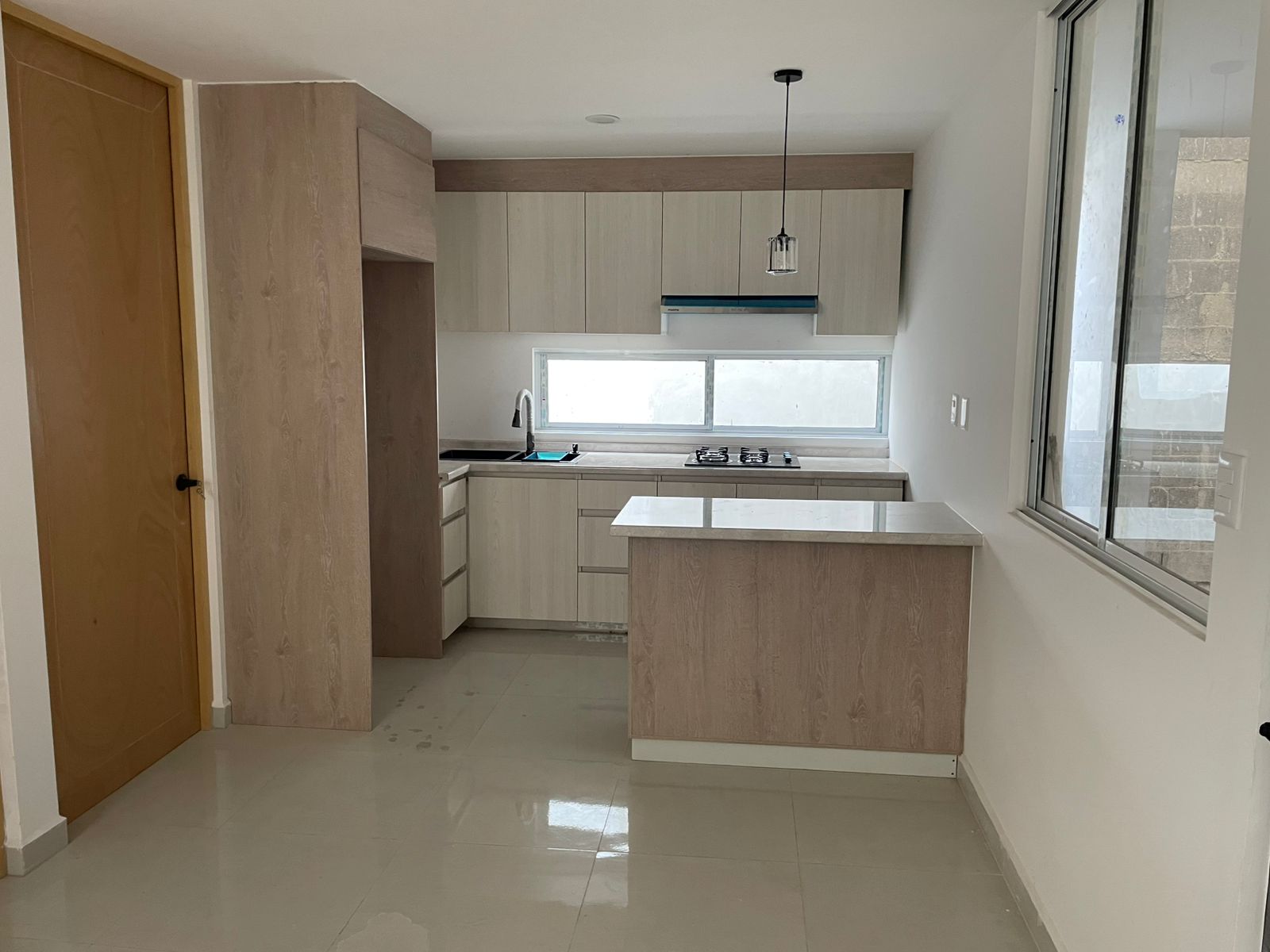 Cocina integral equipada en Torre Altamirano
